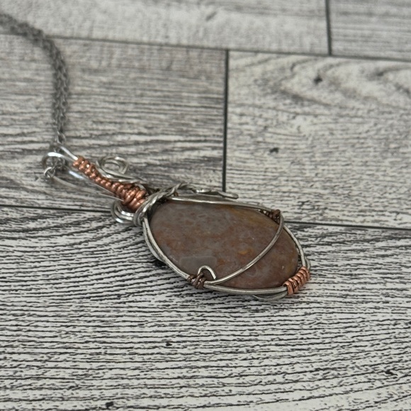 Brown Stone Wire Wrapped Pendant NWOT - Picture 5 of 5